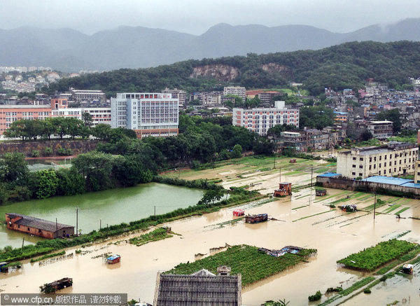 Over 290 thousand evacuated as Typhoon Matmo landed in Fujian