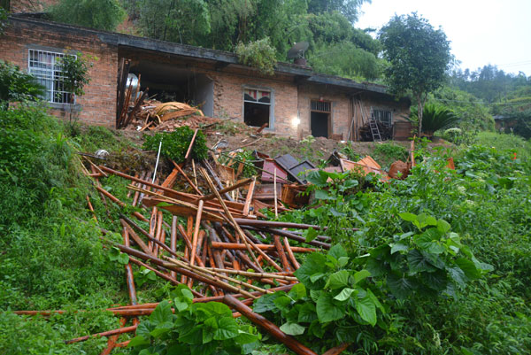 Death toll increases to 7 after E China landslides