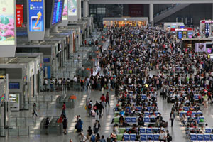 China's trains prepare for holiday travel peaks