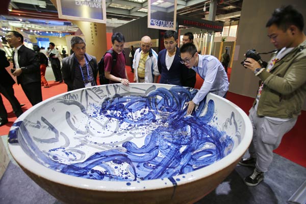 Ceramics capital lures pottery fans