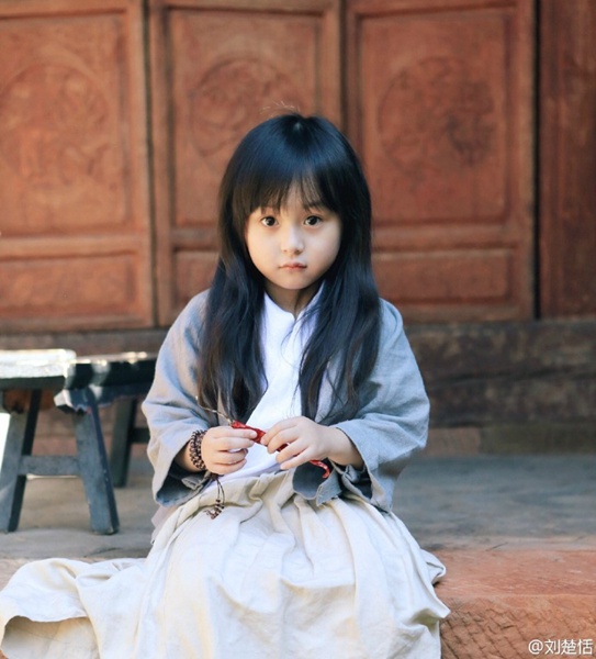 Cute girl in Han Chinese costume