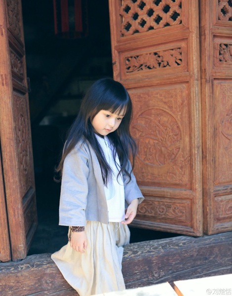 Cute girl in Han Chinese costume