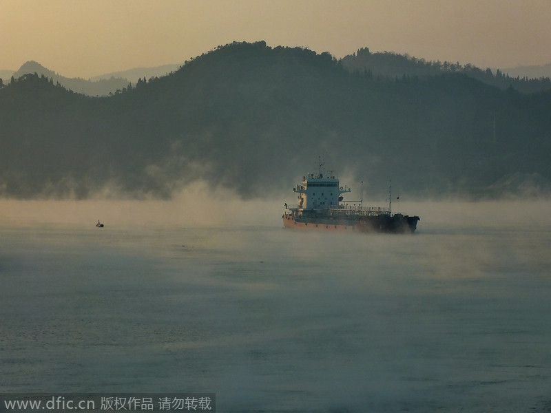 Early mist rises on Yangtze River