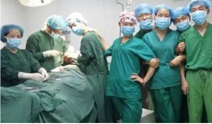 Surgeons taking selfies backfire