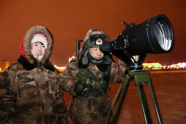 Couple sentries guard China's northern border during traditional holiday