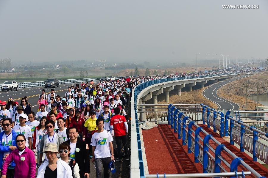 Tens of thousands take part in spring walking convention