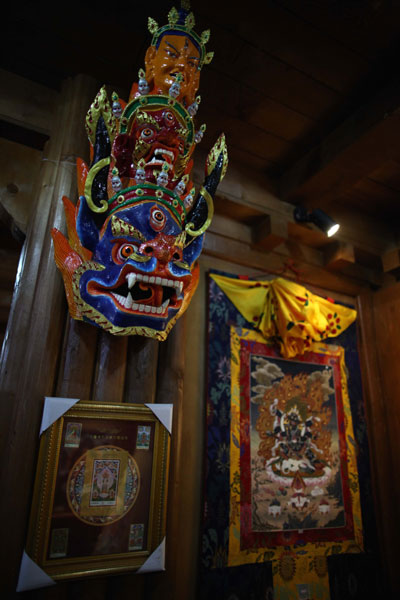 Protecting the Tibetan art of creating thangka