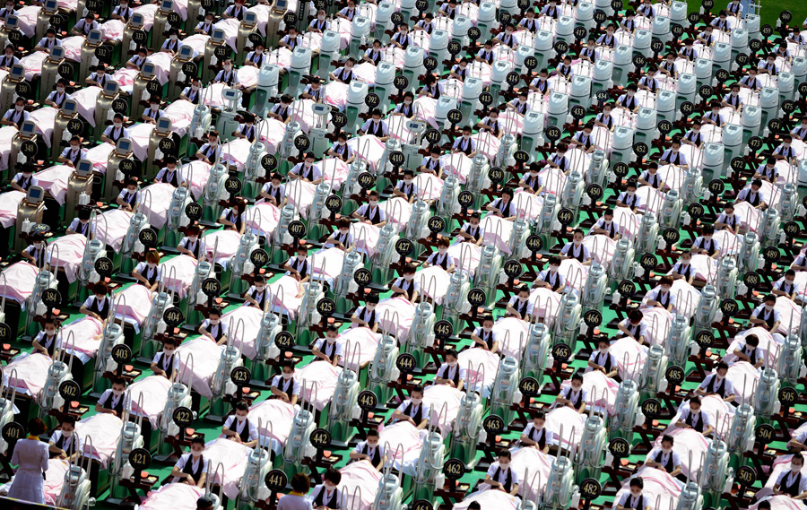 1,000 beauty therapists attempt new world record