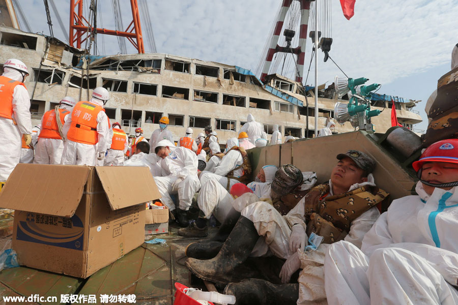 Rescuers enter <EM>Eastern Star</EM> hull in search efforts