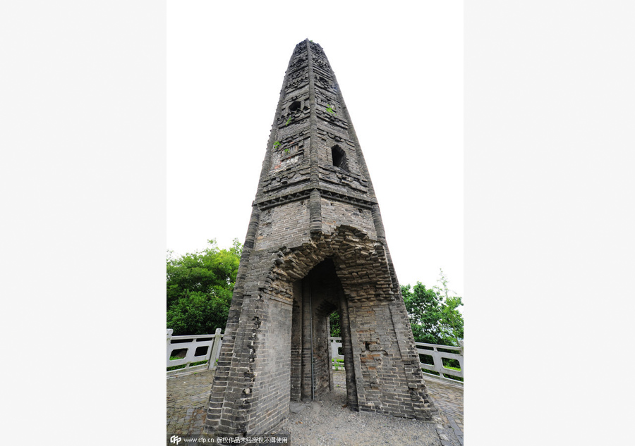 Shanghai's leaning pagoda beats the Leaning Tower of Pisa