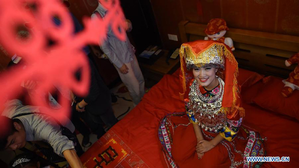 Young Miao couple get married in traditional way