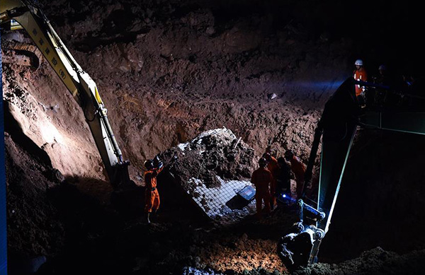 China cabinet sends group to coordinate landslide rescue