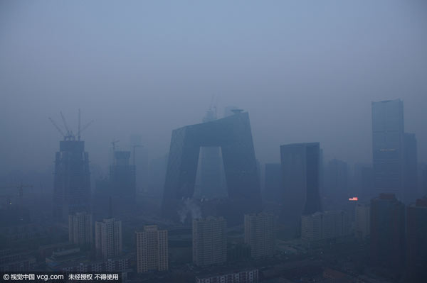 Beijing issues blue alert for heavy air pollution