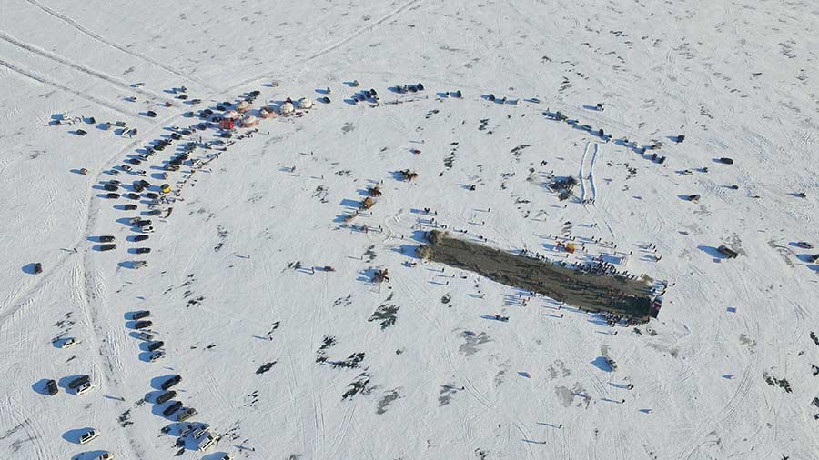 Traditional ice fishing techniques on display in Jilin province