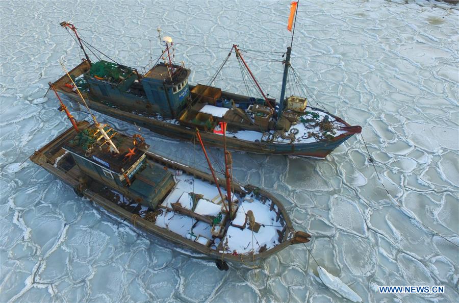 Sea ice traps boats as cold wave sweeps across East China