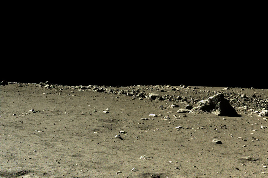 China's 'Moon Walker' sends back stunning HD photos