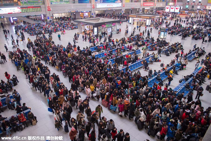 Train stations see peak in Spring Festival travelers