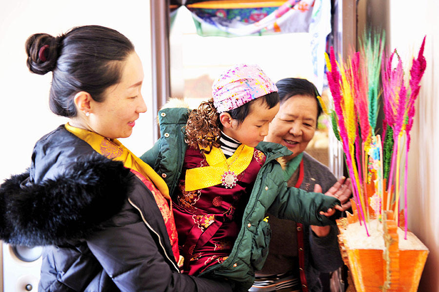 Tibetans celebrate 'Fire Monkey Losar'