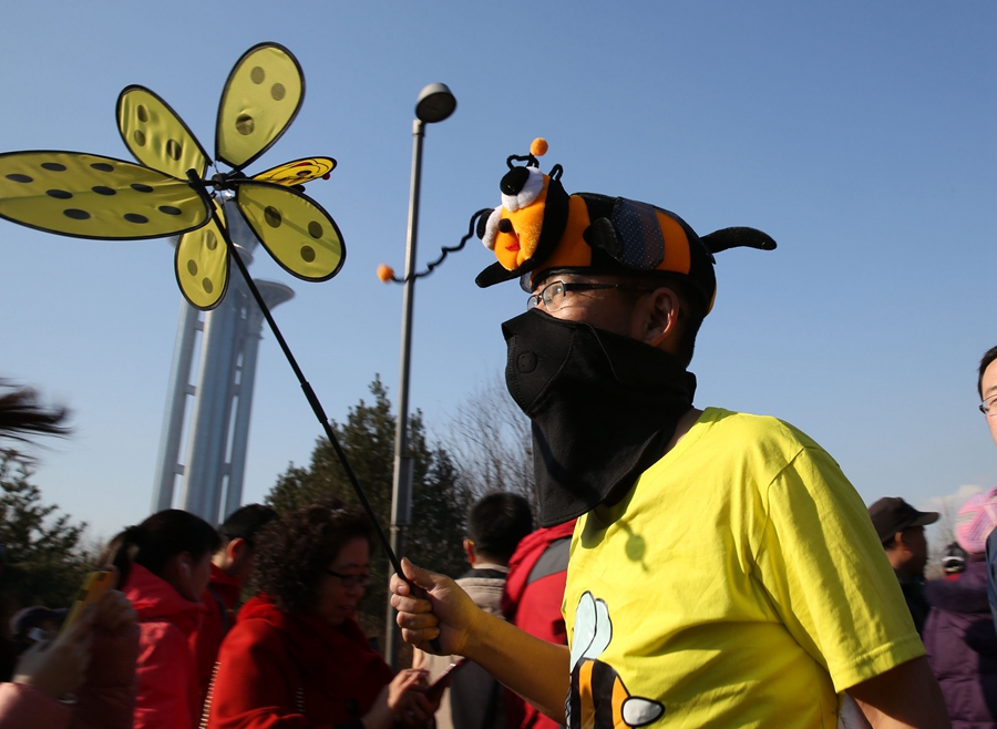 Runners take part in Beijing 'naked run'