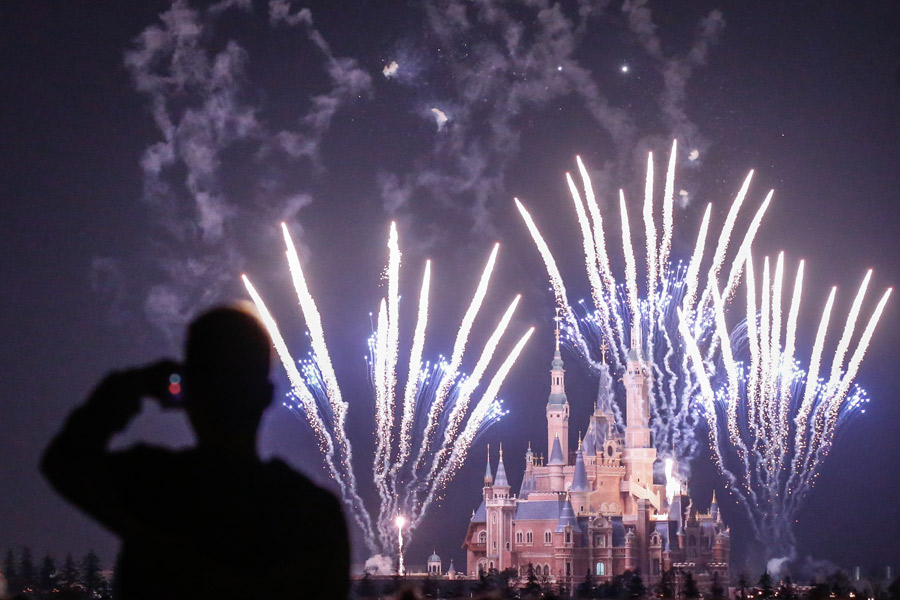 First fireworks light up Shanghai Disneyland