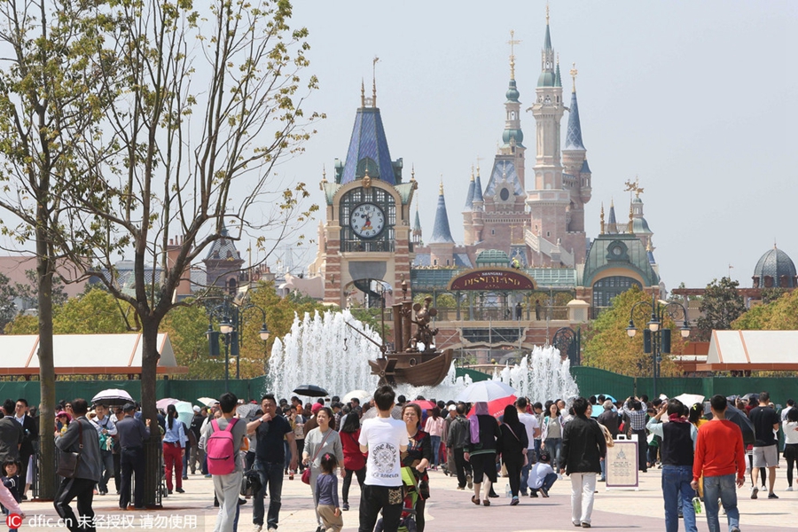 May Day tourism spikes at China's tourist spots