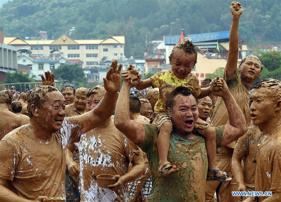 Muddy carnival held in Southwest China's Yunnan