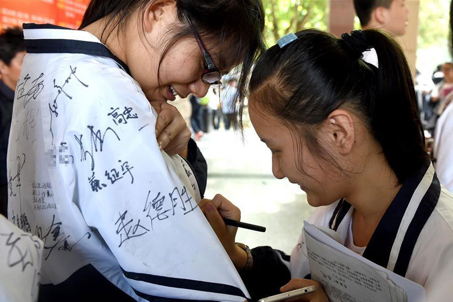 Farewell scenes before upcoming national college entrance exam