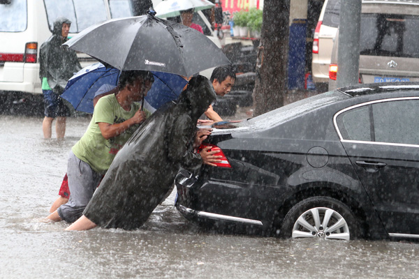 Beijing issues orange alert for heavy rain, train, flights delayed