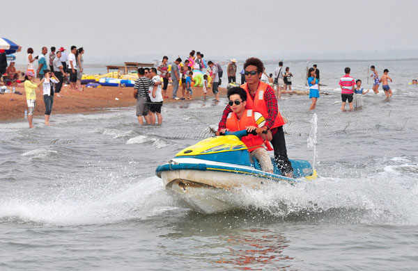 China's largest desert freshwater lake under threat