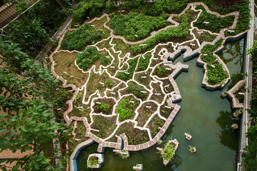 A retired teacher builds a miniature China map on his balcony