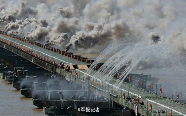 1,150-meter-long 'floating bridge' created on Yangtze River in 26 minutes