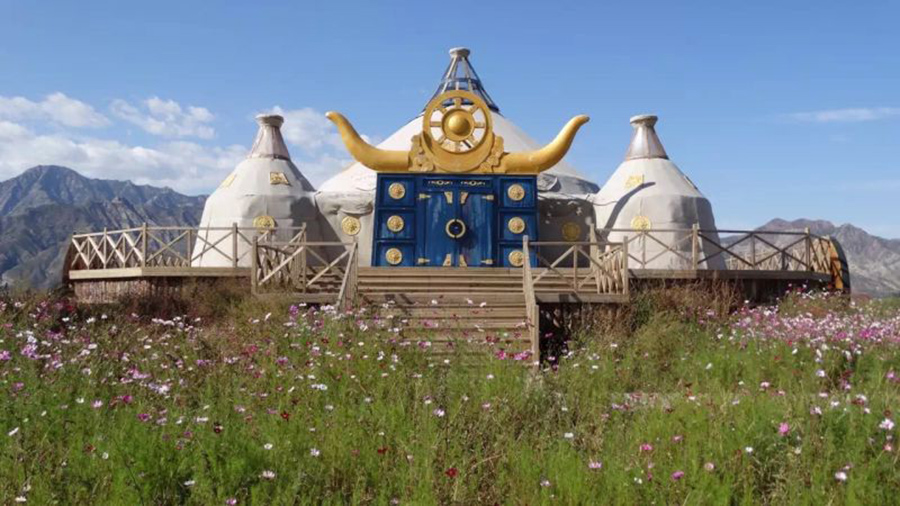 Autumn scenes brighten the landscape in Inner Mongolia