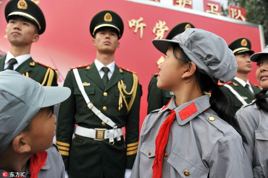 Students wear 'Red Army' costumes in Long March spirit