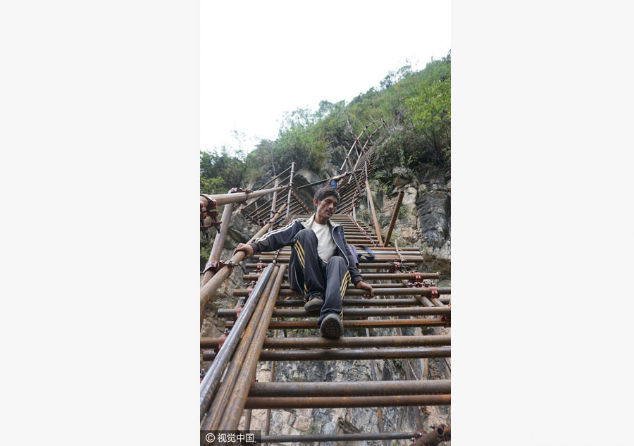 Villagers build ladder on cliff with 1,500 steel pipes