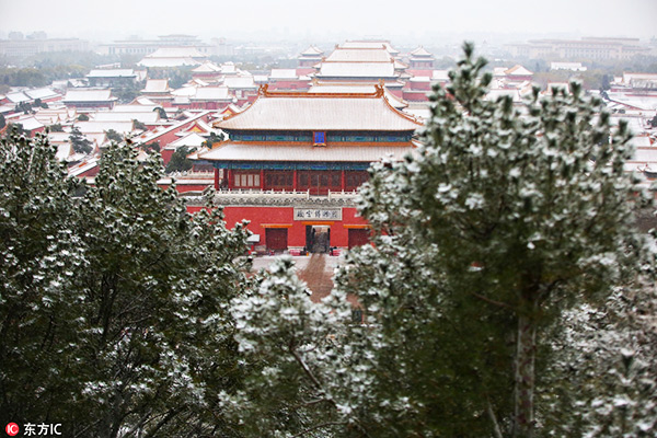 Strong winds hit China as temperatures continue to drop