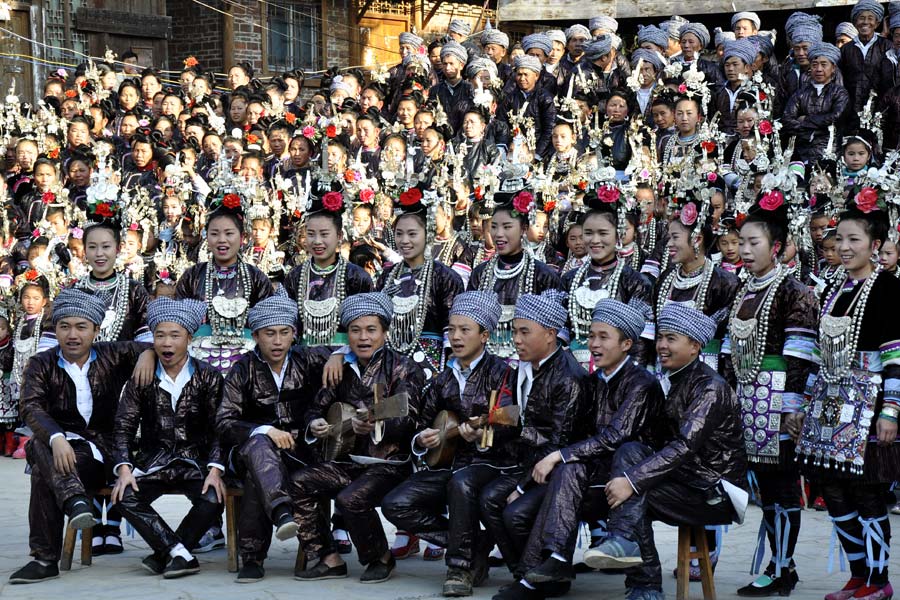 1,000 perform Grand Song of Dong in Guizhou