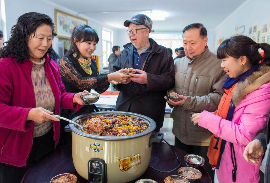 People prepare for Laba Festival across China