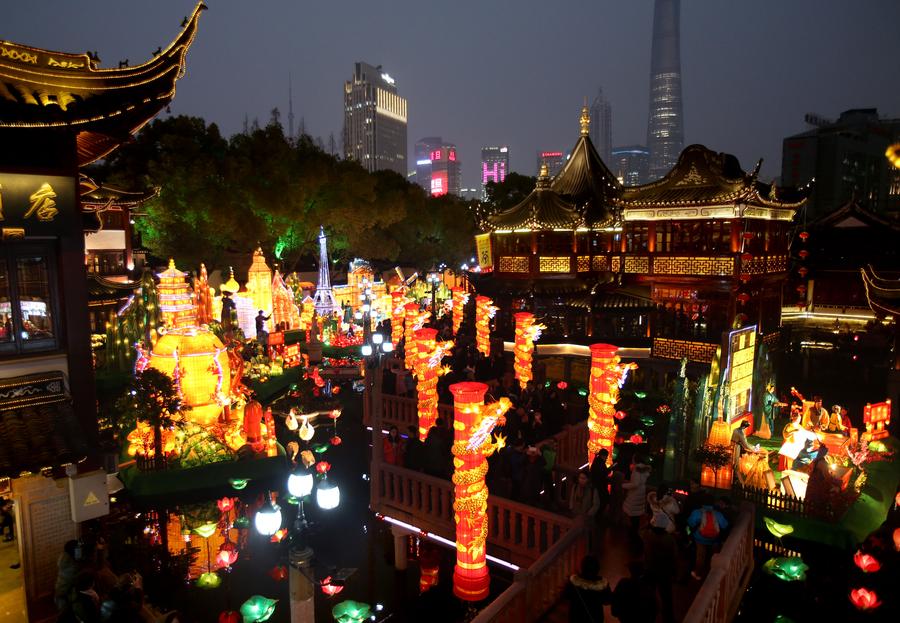 Visitors view lantern fair at Yuyuan Garden in Shanghai