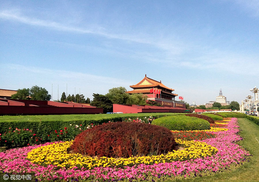 Flowers, posters greet Belt and Road forum in Beijing