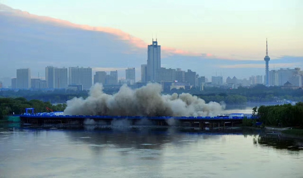 NE China bridge blown up to make way for new one