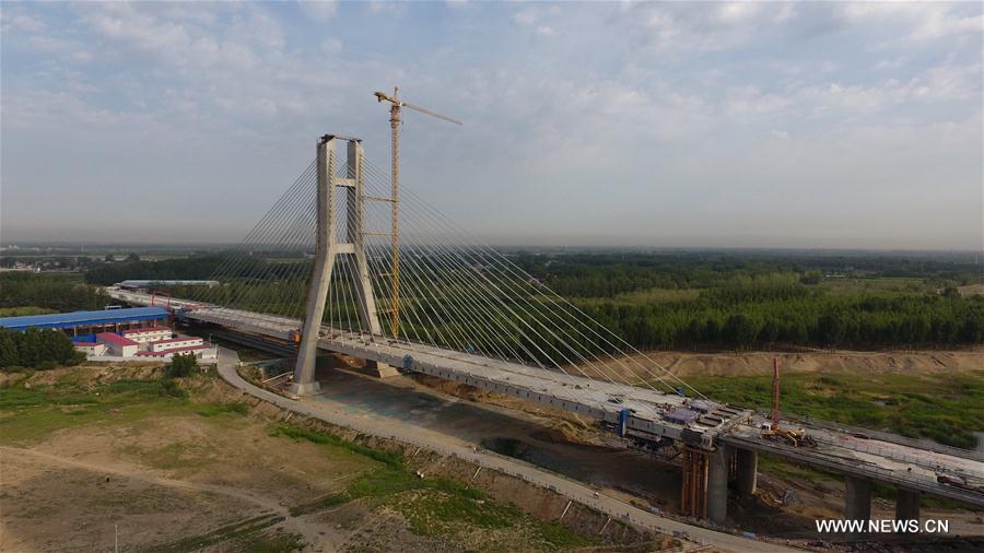 Chaobaihe Bridge linking Beijing, Hebei finishes closure