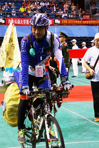 Cycling across China to share the gift of life