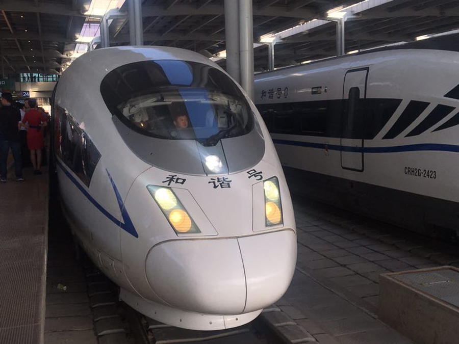 Bullet train connects NW region to the rest of China