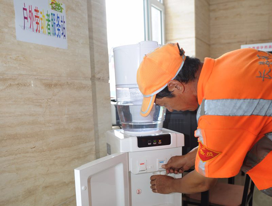 Service stations give cleaners a break in Changchun