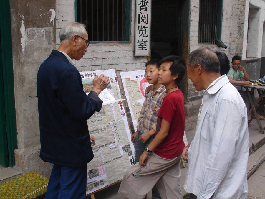 Chongqing man runs free library for 15 years