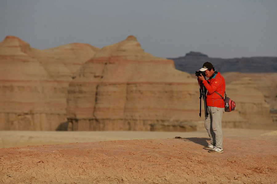 'Ghost Town' in Xinjiang desert offers wondrous landscapes