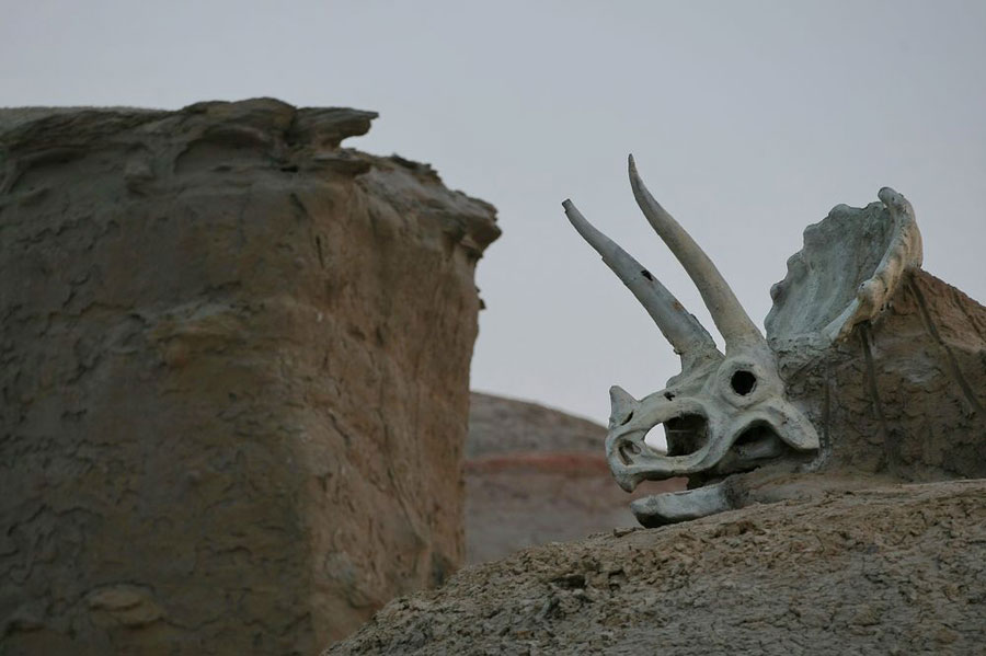 'Ghost Town' in Xinjiang desert offers wondrous landscapes