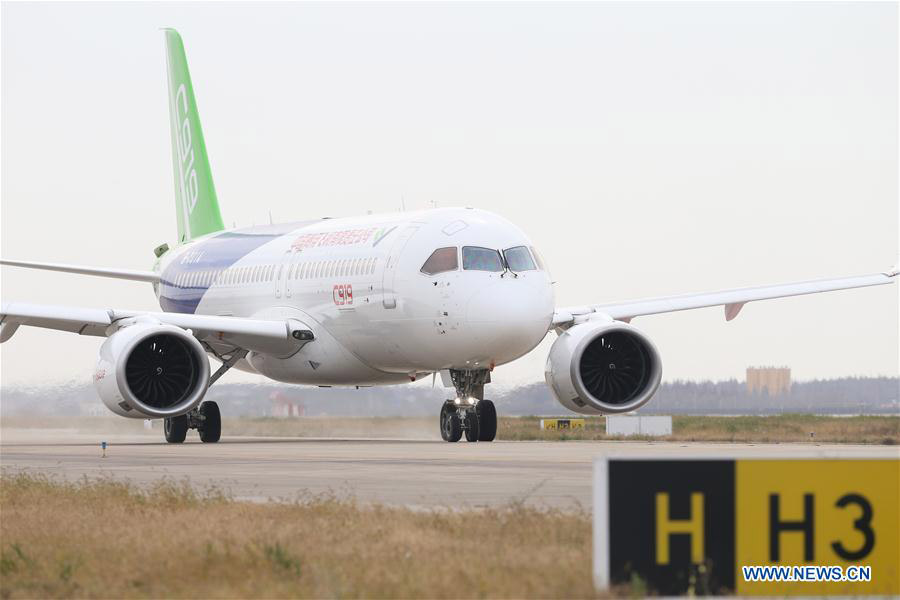 C919 makes first intercity flight