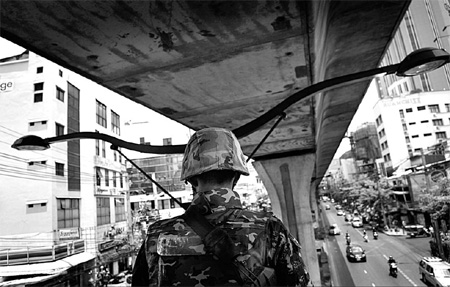 Thai 'red shirts' block elevated rail system