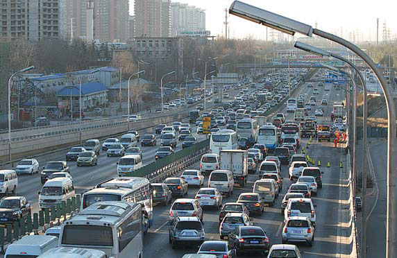 Beijing takes action to ease its thick traffic congestion